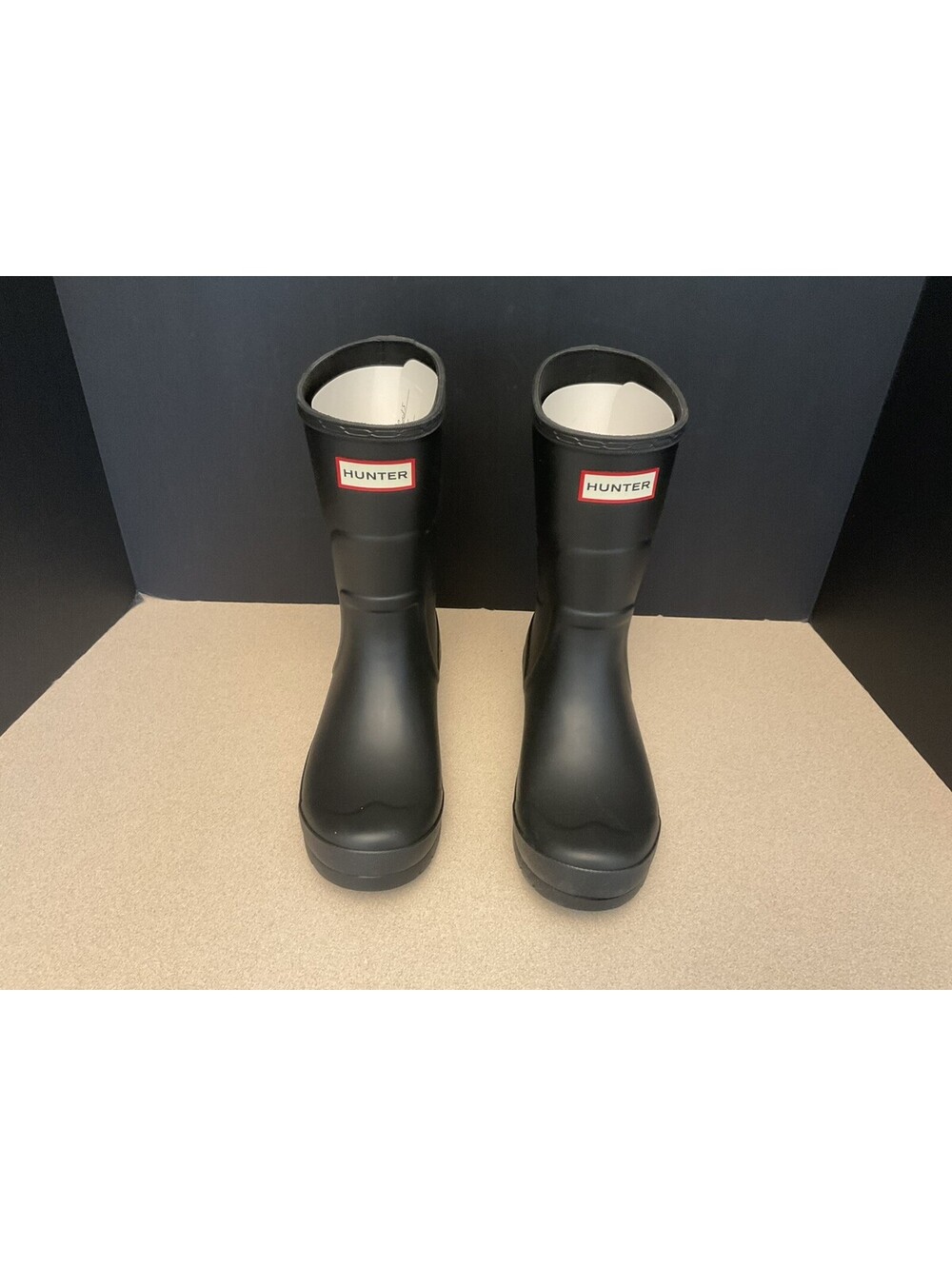 New! Womens Hunter Liberty Black Short Rain Boots. Size 6M. Nice Boots!!!